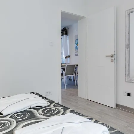 Kastelina Apartman