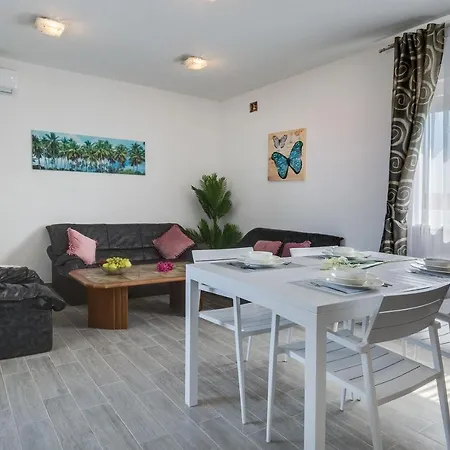 Kastelina Apartman