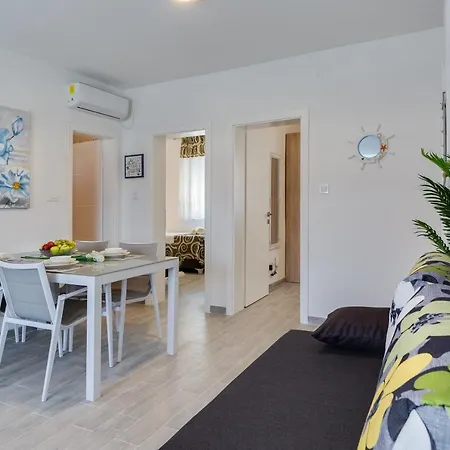 Kastelina Apartment