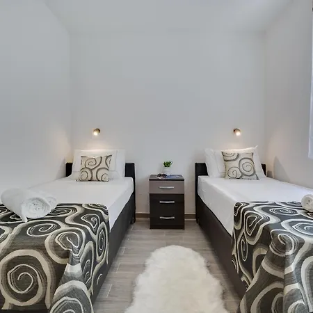 Kastelina Apartman *