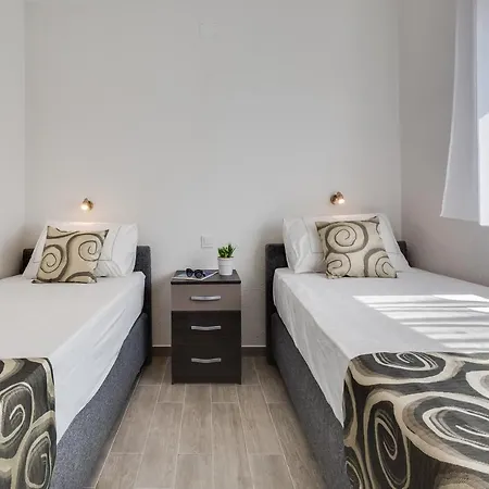 Kastelina Apartment *