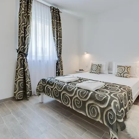Apartment Kastelina *