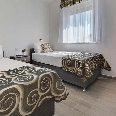 Apartment Kastelina Vir