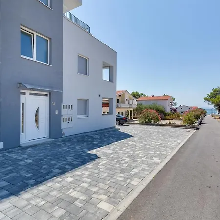 Apartment Kastelina Vir