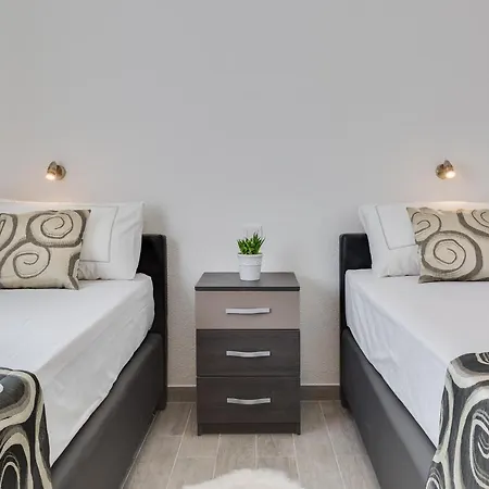 Apartman Kastelina *