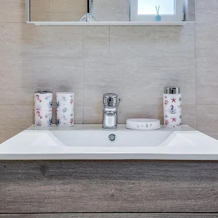 Kastelina Apartman Vir