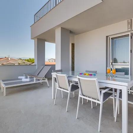 Apartament Kastelina